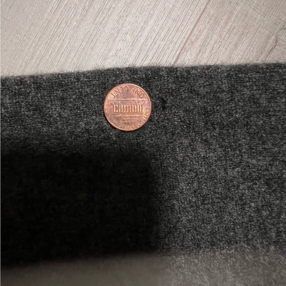 Uniqlo cashmere sweater. Fall 2015. - Picture 5 of 8